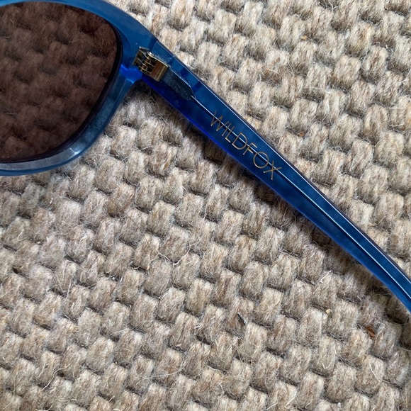 WILDFOX BLUE MIRROR SUNGLASSES - Picture 4 of 6